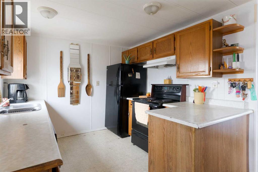 Mobile Home for Sale in 302, 6220 17 Avenue SE|Calgary, Alberta T2A0W6 3