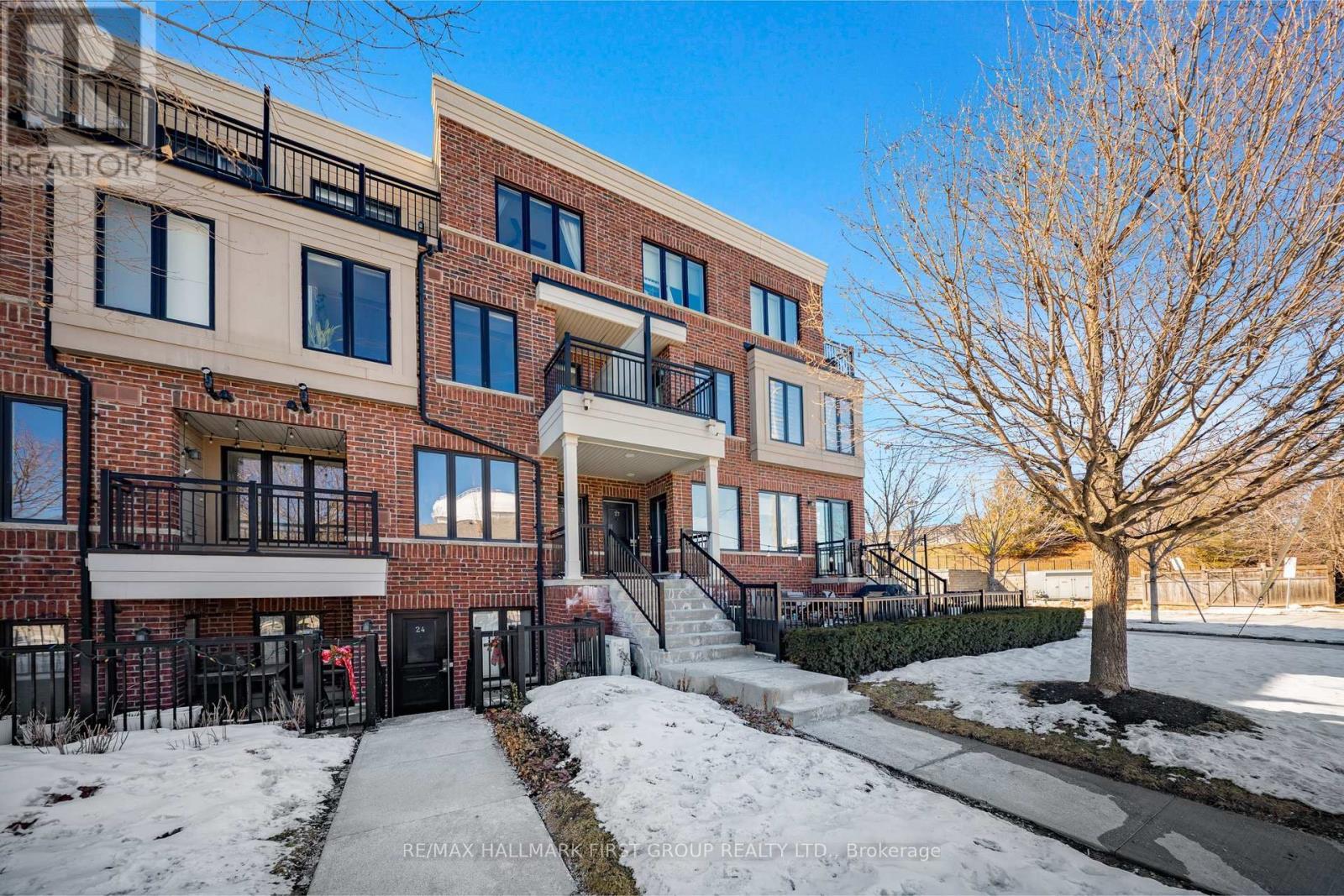 Row / Townhouse for Sale in 25 - 120 TWENTY FOURTH STREET|Toronto (Long Branch), Ontario M8V0B9 2