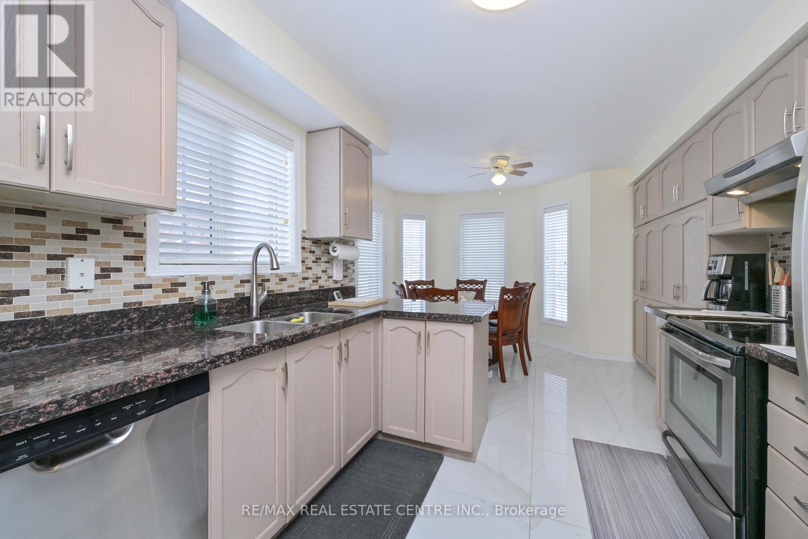 Row / Townhouse for Sale in 5554 LINWELL PLACE|Mississauga (Churchill Meadows), Ontario L5M6L7 5