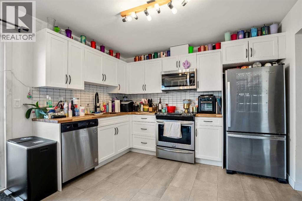 House for Sale in 1986 Cottonwood Crescent SE|Calgary, Alberta T2B1P7 2