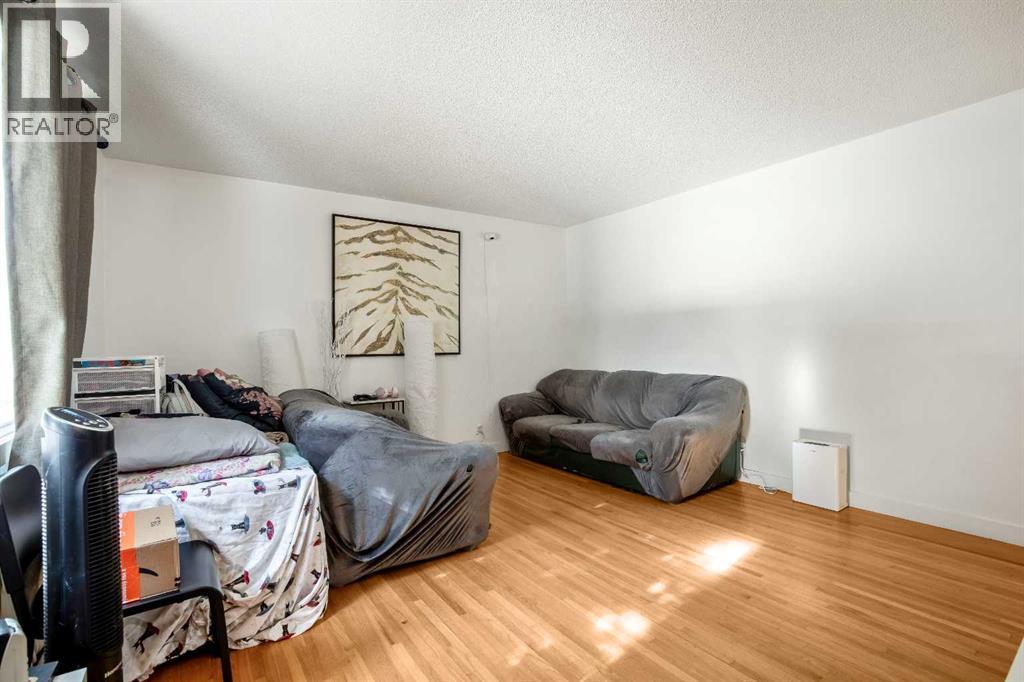 House for Sale in 1986 Cottonwood Crescent SE|Calgary, Alberta T2B1P7 5