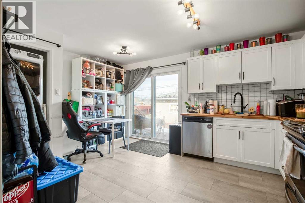 House for Sale in 1986 Cottonwood Crescent SE|Calgary, Alberta T2B1P7 4