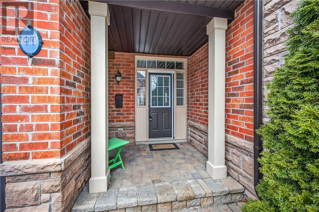 Row / Townhouse for Sale in 41 - 300 RAVINEVIEW WAY|Oakville (WC Wedgewood Creek), Ontario L6H7J2 2