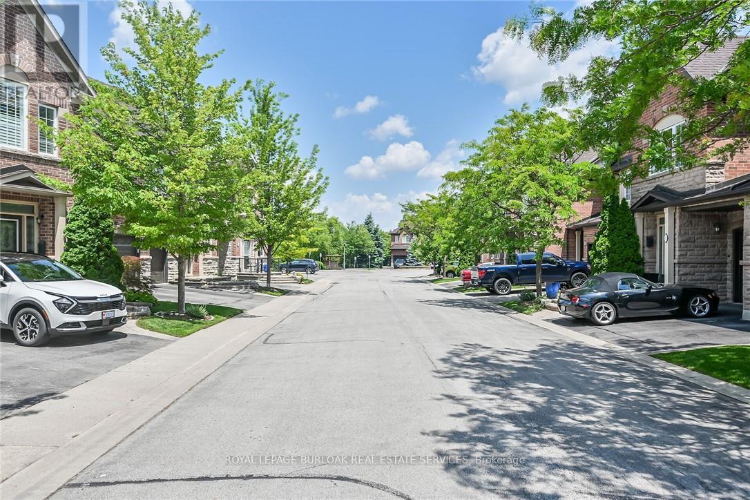 Row / Townhouse for Sale in 41 - 300 RAVINEVIEW WAY|Oakville (WC Wedgewood Creek), Ontario L6H7J2 4