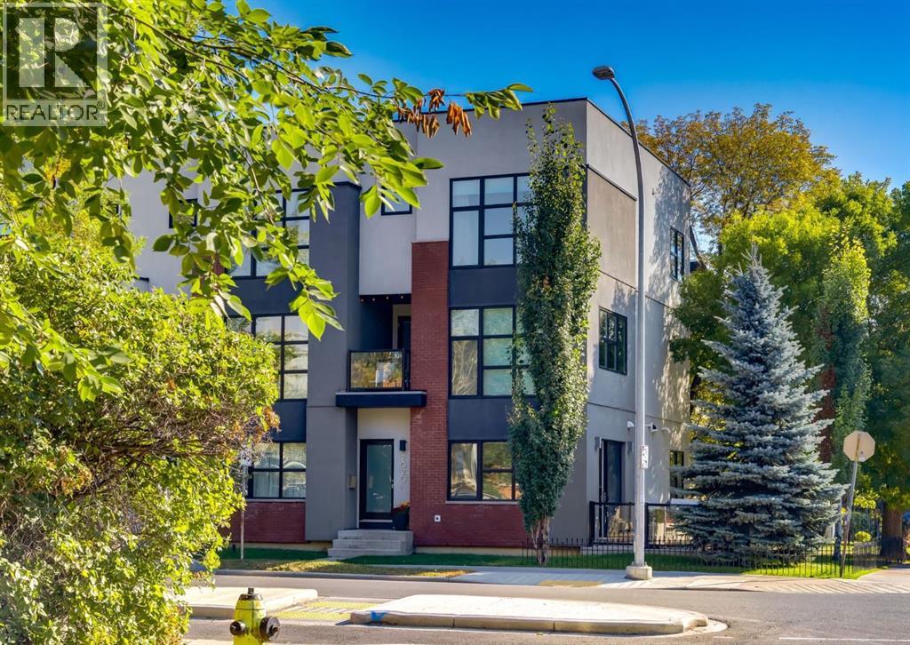 Row / Townhouse for Sale in 2020 2 Street SW|Calgary, Alberta T2S1S3 2