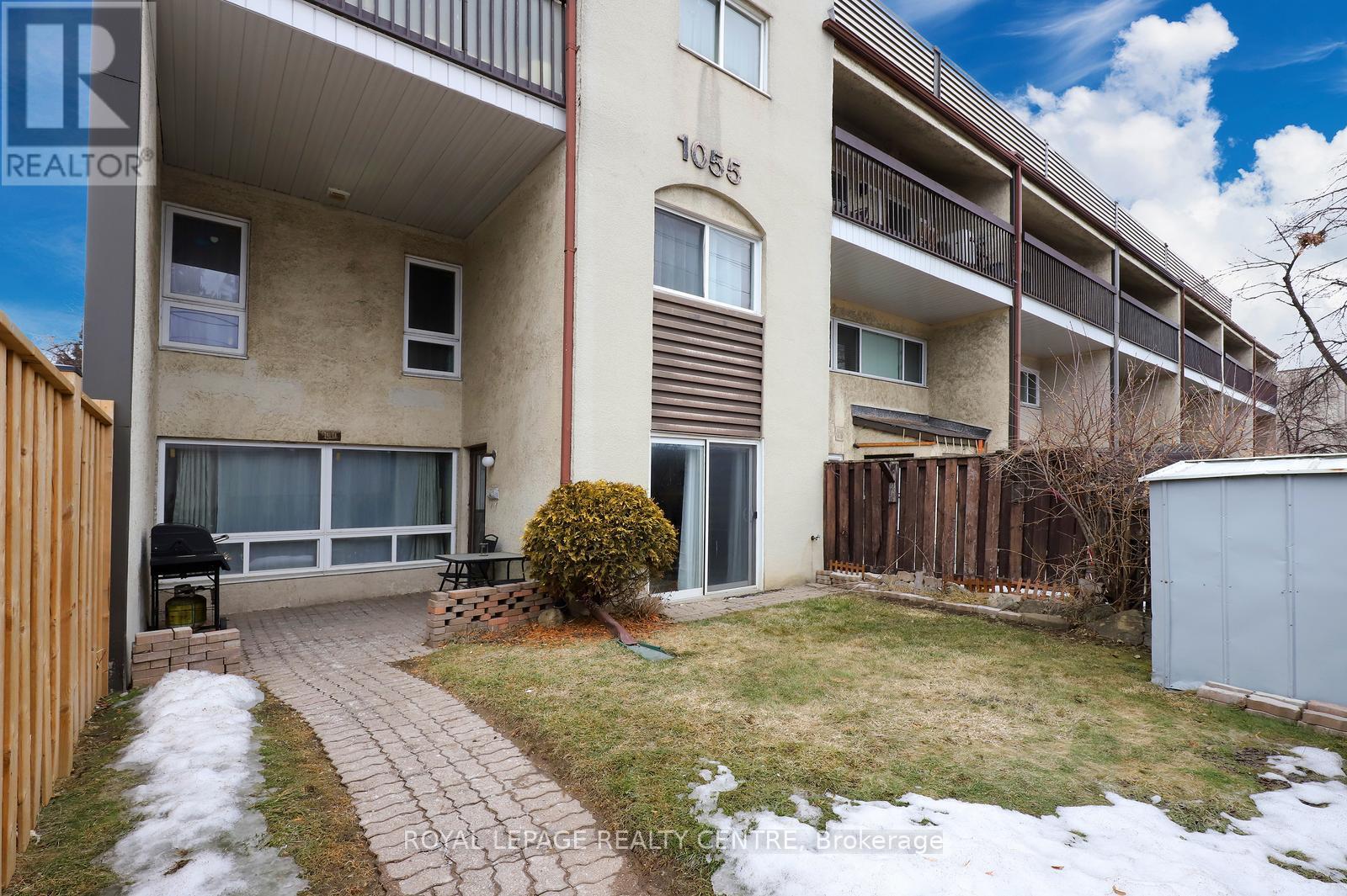Row / Townhouse for Sale in 171 - 1055 DUNDAS STREET E|Mississauga (Applewood), Ontario L4Y3X6