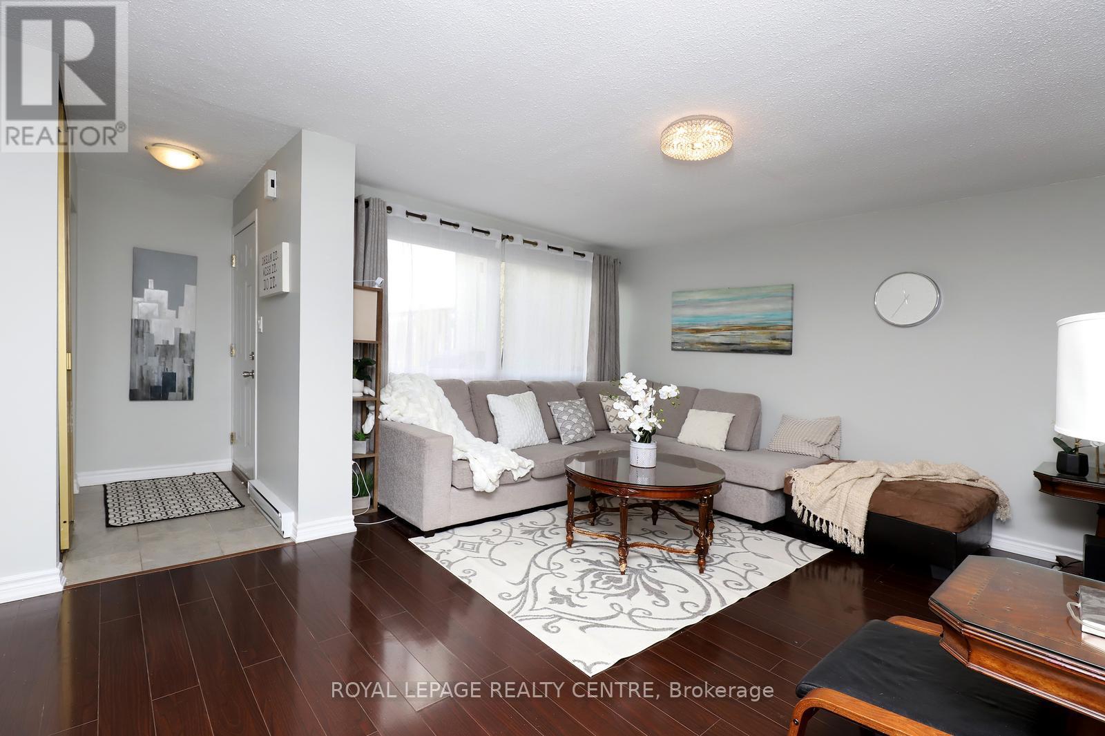 Row / Townhouse for Sale in 171 - 1055 DUNDAS STREET E|Mississauga (Applewood), Ontario L4Y3X6 5