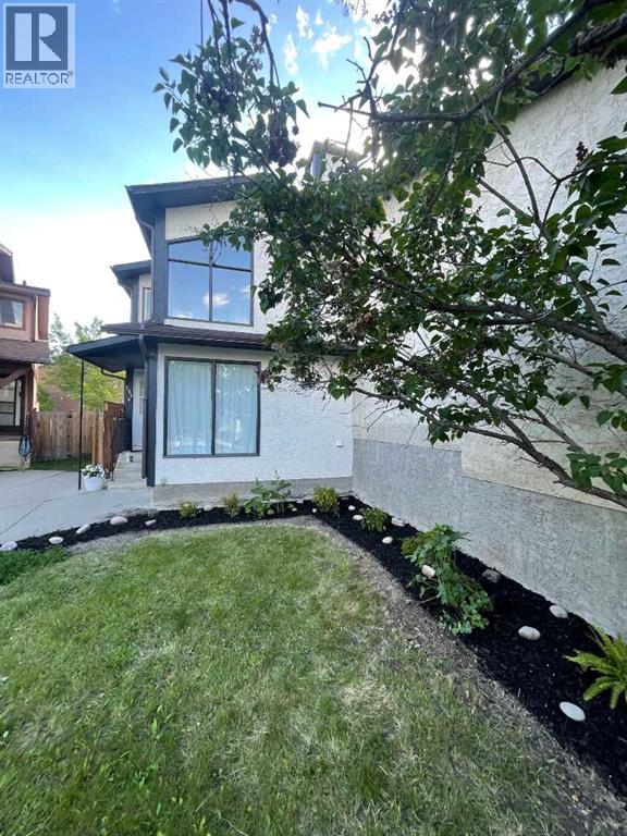 Duplex for Sale in 212 Cedarbrook Bay SW|Calgary, Alberta T2W4R4