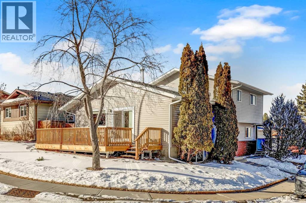 House for Sale in 79 Bermondsey Way NW|Calgary, Alberta T3K1V5 4