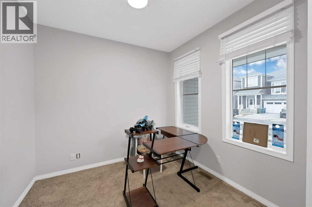 House for Sale in 33 Cityside Gardens NE|Calgary, Alberta T3N1J2 2