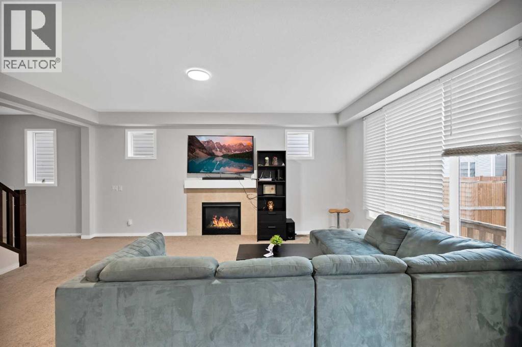 House for Sale in 33 Cityside Gardens NE|Calgary, Alberta T3N1J2 3