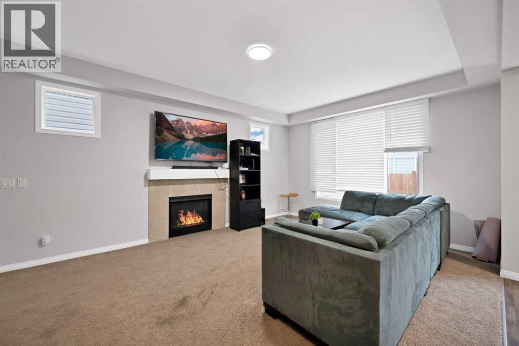 House for Sale in 33 Cityside Gardens NE|Calgary, Alberta T3N1J2 4