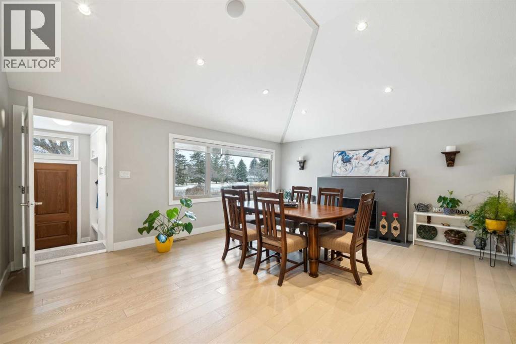 House for Sale in 16 MEADOWLARK Crescent SW|Calgary, Alberta T2V1Z1 3