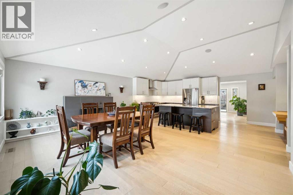 House for Sale in 16 MEADOWLARK Crescent SW|Calgary, Alberta T2V1Z1 5