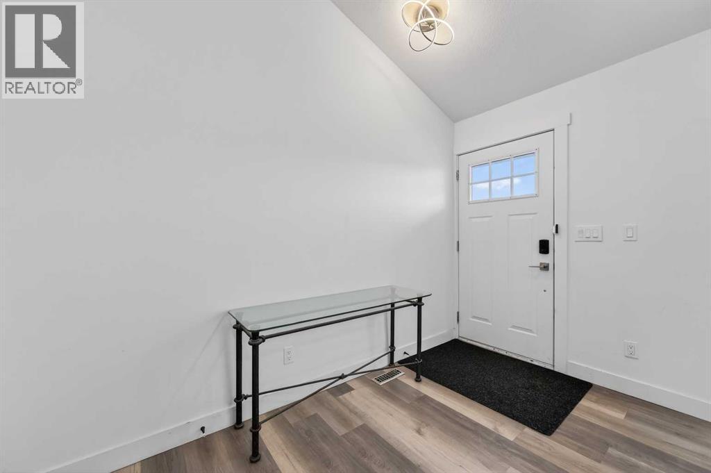 Duplex for Sale in 3007 12 Avenue SW|Calgary, Alberta T3C0S5 5