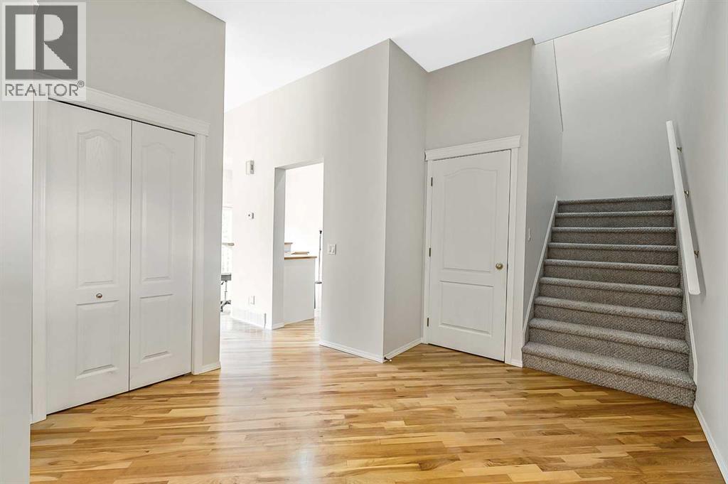 House for Sale in 265 Somerside Park SW|Calgary, Alberta T2Y3G5 5