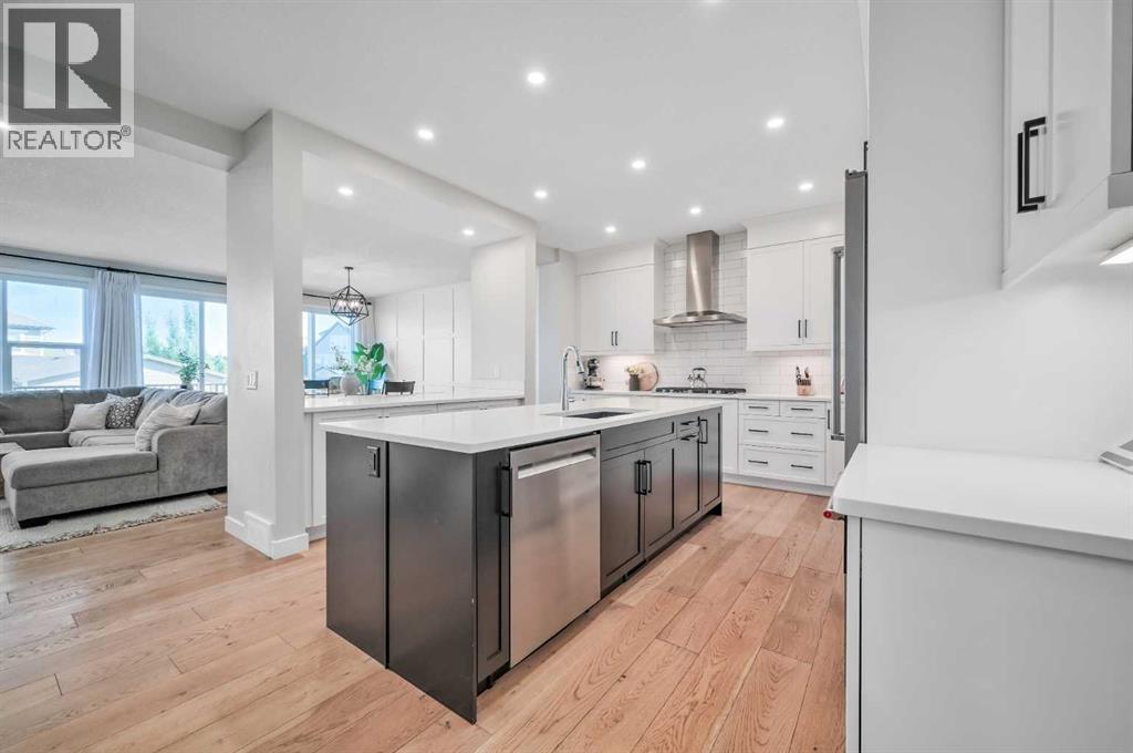 House for Sale in 32 Magnolia Heath SE|Calgary, Alberta T3M2Z7 3