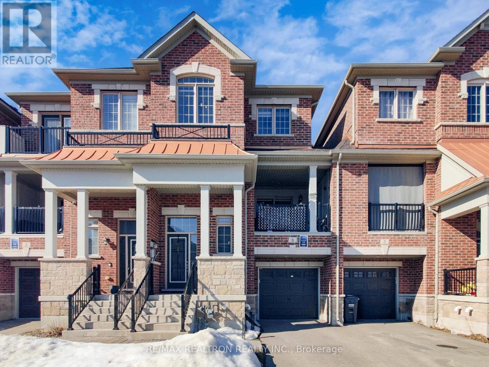 Row / Townhouse for Sale in 6 OAKMORE LANE|Brampton (Bram West), Ontario L6Y6H5