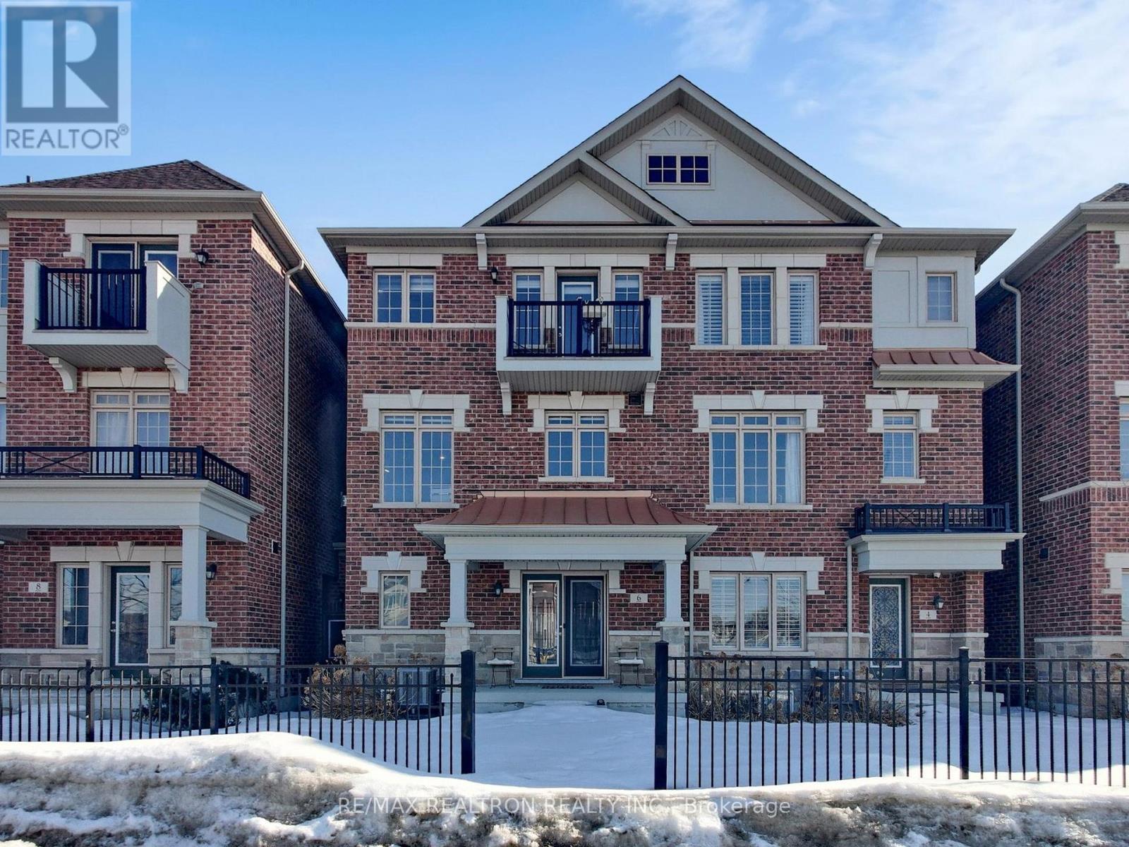 Row / Townhouse for Sale in 6 OAKMORE LANE|Brampton (Bram West), Ontario L6Y6H5 2