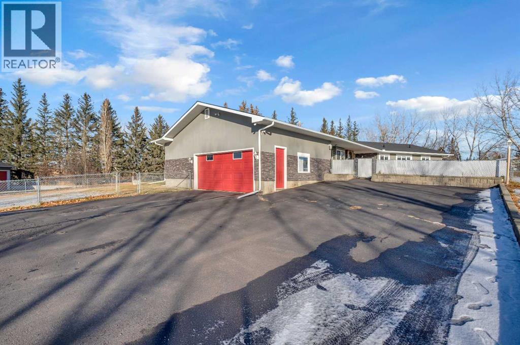 House for Sale in 261161 Mountain View Road|Rural Rocky View County, Alberta T3P1A5 5