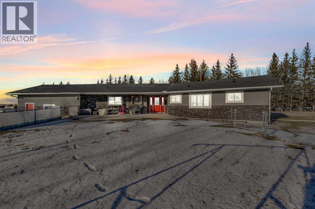 House for Sale in 261161 Mountain View Road|Rural Rocky View County, Alberta T3P1A5 3