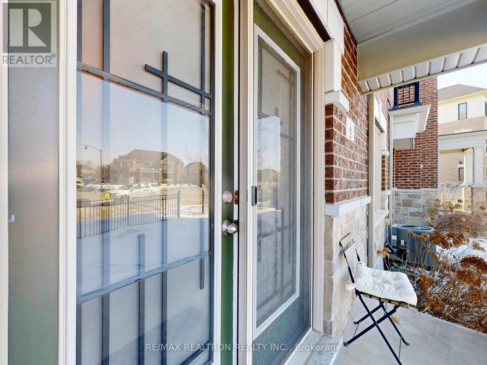 Row / Townhouse for Sale in 6 OAKMORE LANE|Brampton (Bram West), Ontario L6Y6H5 3