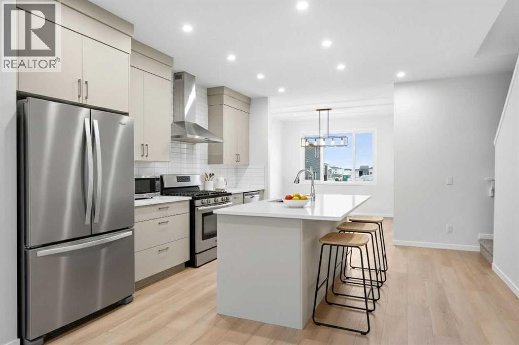 House for Sale in 17 Creekview Manor SW|Calgary, Alberta T2X5Y4 2