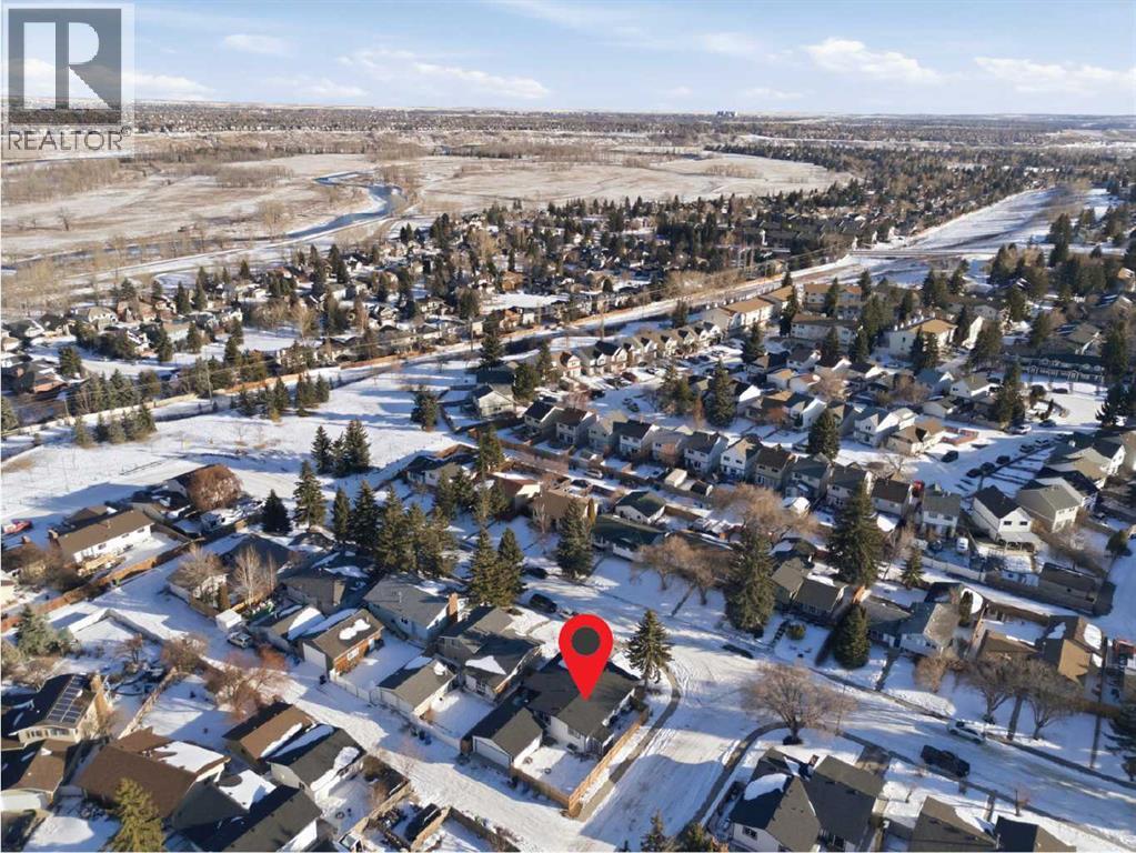 House for Sale in 428 Queen Anne Way SE|Calgary, Alberta T2J4R9 3