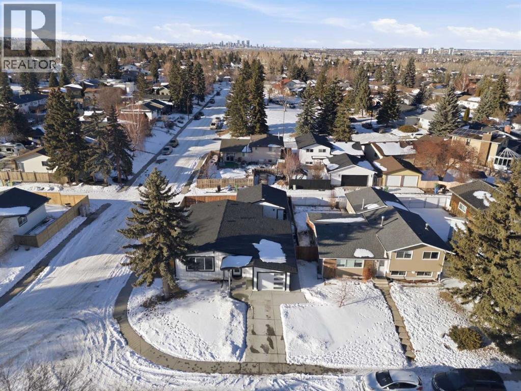 House for Sale in 428 Queen Anne Way SE|Calgary, Alberta T2J4R9 4