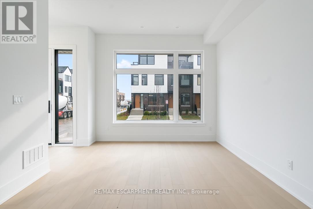 Row / Townhouse for Sale in 19 - 20 LOU PARSONS WAY|Mississauga (Port Credit), Ontario L5H0B2 5