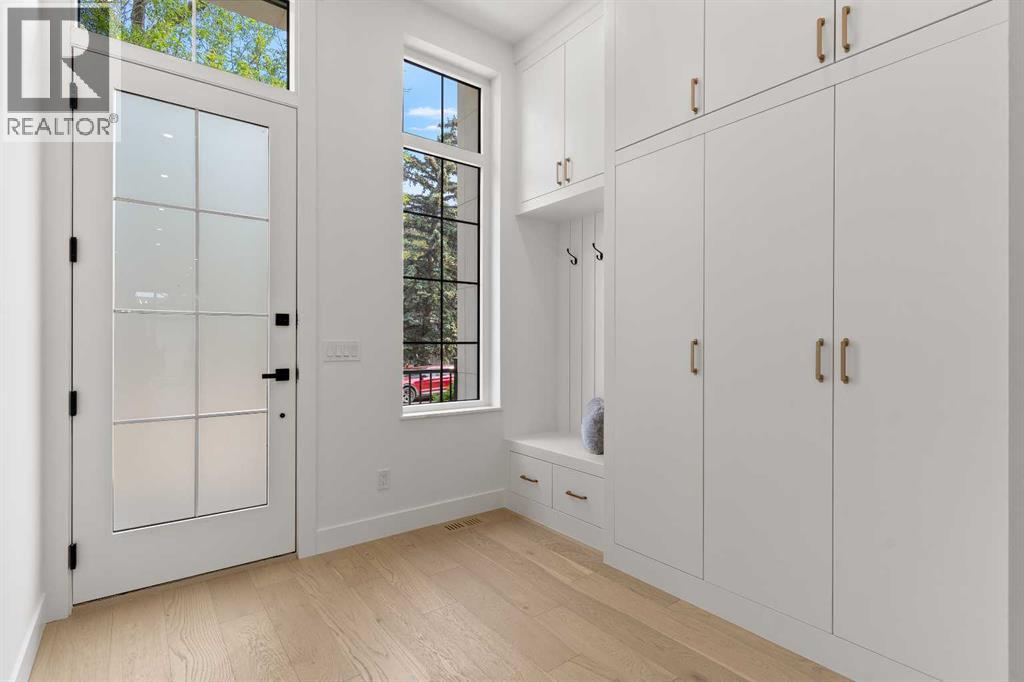 House for Sale in 2019 6 Avenue NW|Calgary, Alberta T2N0W6 4