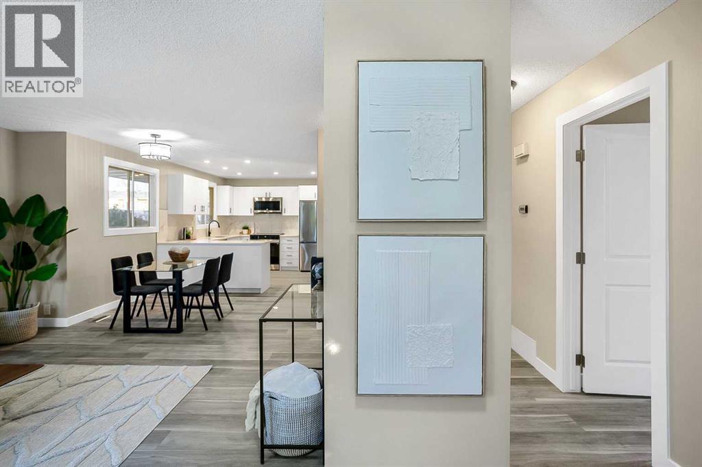 House for Sale in 467 Berkley Crescent NW|Calgary, Alberta T3K1A9 2