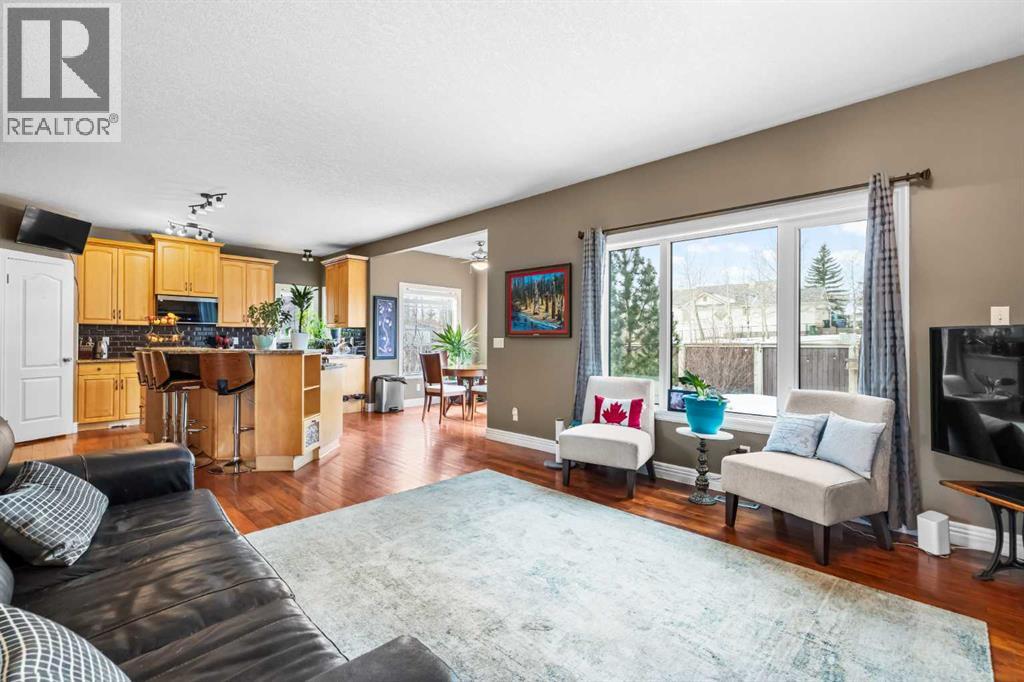 House for Sale in 20 Royal Highland Court NW|Calgary, Alberta T3G4Y2 5