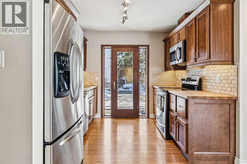 House for Sale in 5415 Centre A Street NE|Calgary, Alberta T2K1K1 3