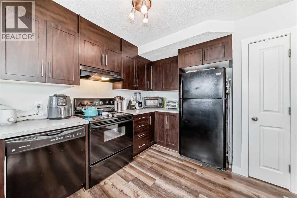 Row / Townhouse for Sale in 1227 137 Avenue SE|Calgary, Alberta T2J6N5 5