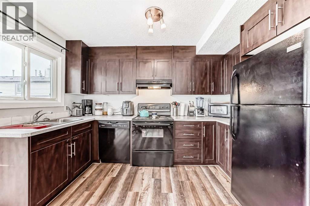 Row / Townhouse for Sale in 1227 137 Avenue SE|Calgary, Alberta T2J6N5 3