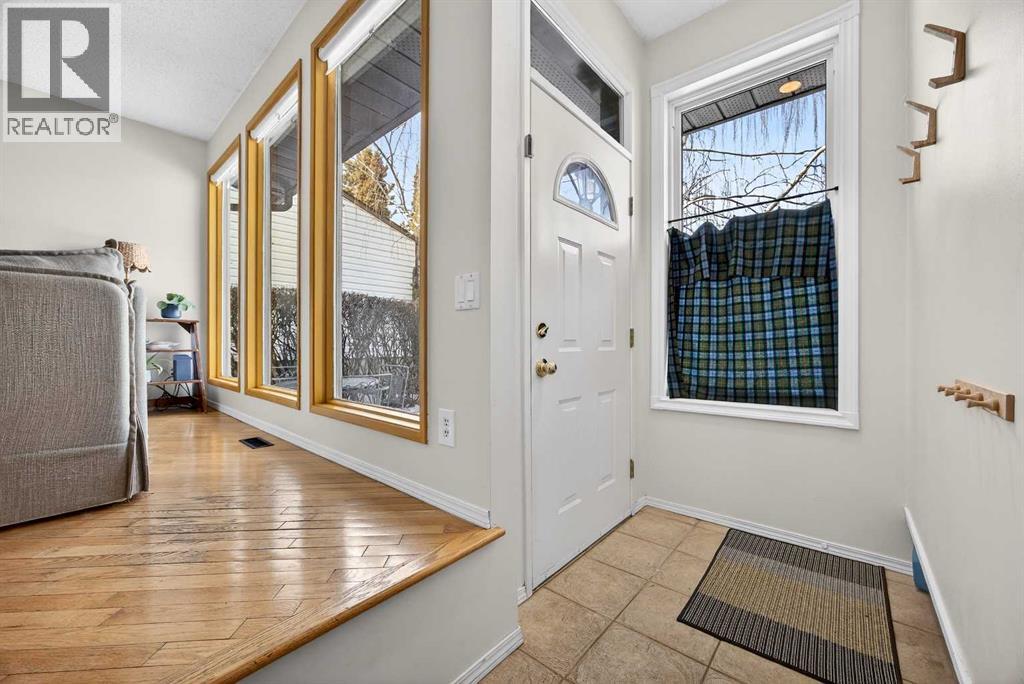 House for Sale in 100 Strathcona Close SW|Calgary, Alberta T3H1L3 4