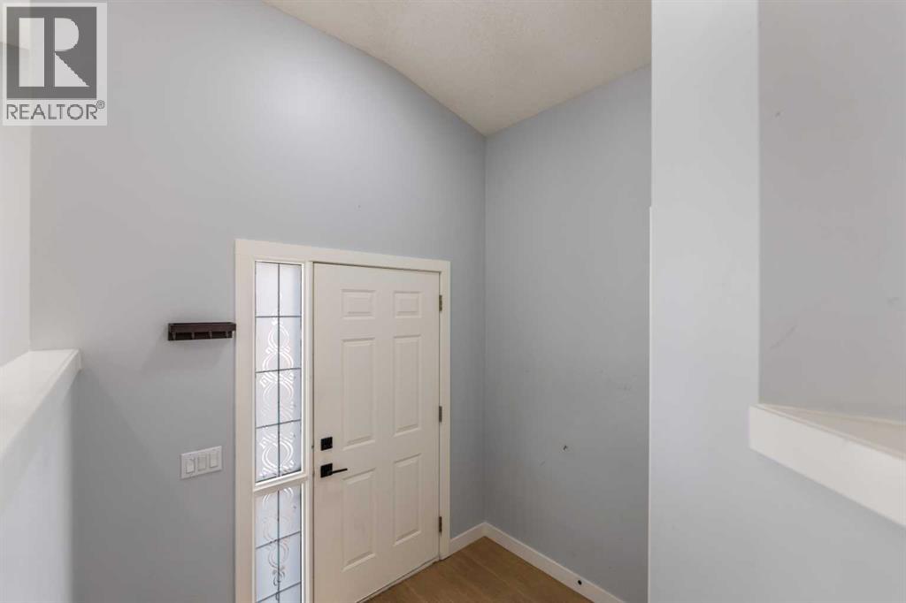 House for Sale in 102 Martin Crossing Grove NE|Calgary, Alberta T3J3M5 5