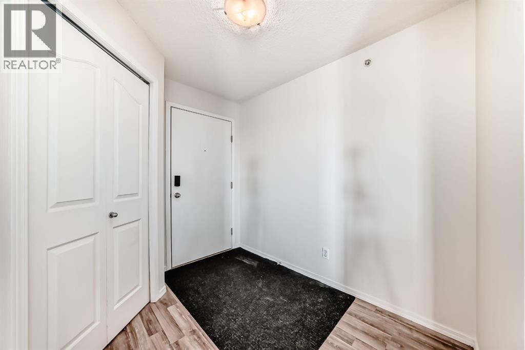 Apartment for Sale in 4425, 10 Prestwick Bay SE|Calgary, Alberta T2Z0B4 3