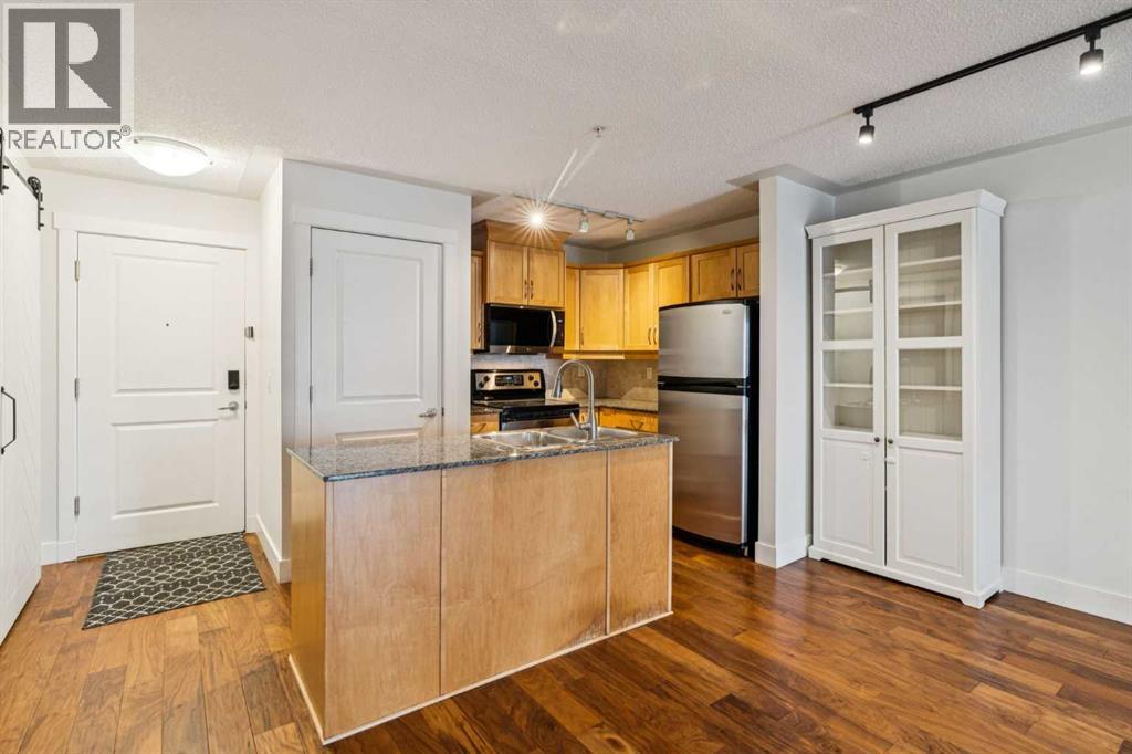 Apartment for Sale in 114, 2233 34 Avenue SW|Calgary, Alberta T2T6N2 3