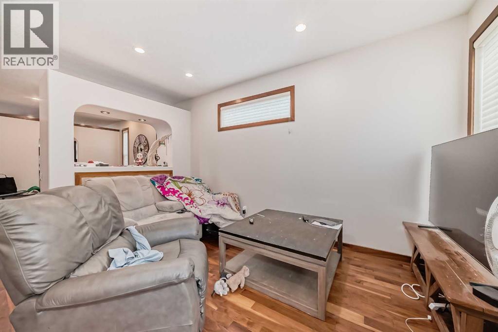 Duplex for Sale in 4347 2 Street NW|Calgary, Alberta T2K0Z2 4