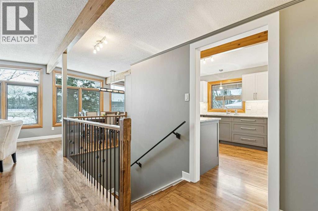 House for Sale in 8 Vardana Place NW|Calgary, Alberta T3A0C5 5