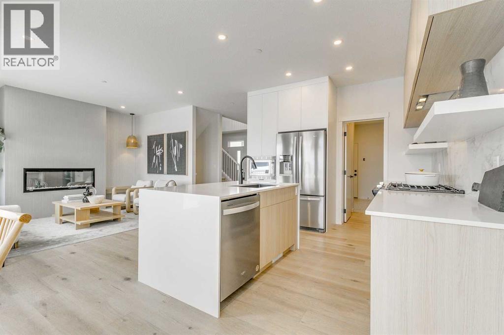 House for Sale in 227 Lucas Common NW|Calgary, Alberta T3P2B3