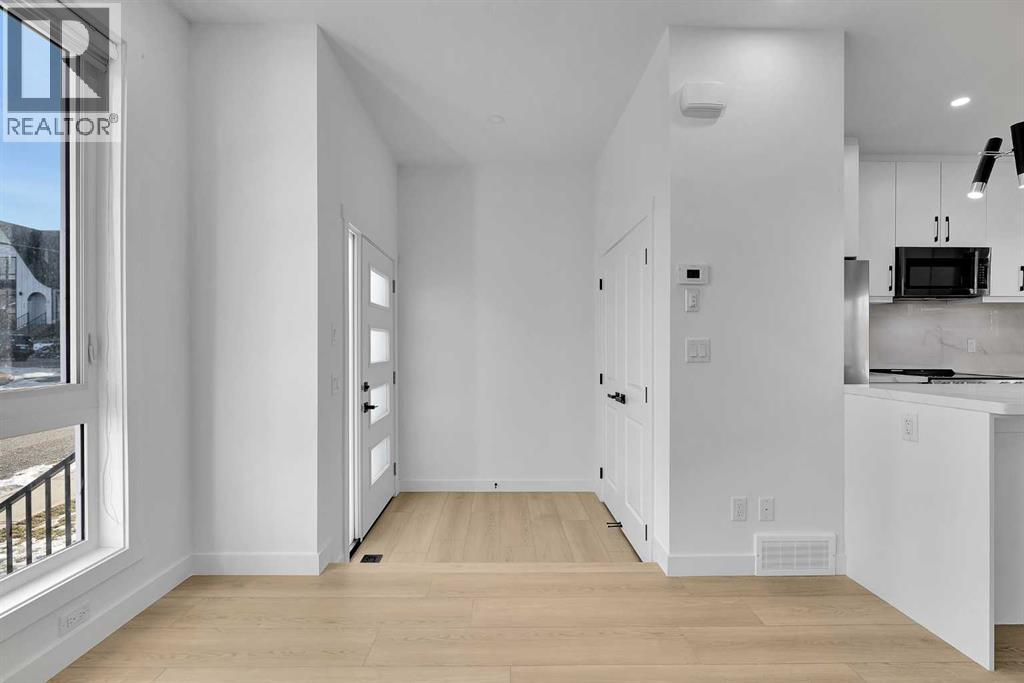 Row / Townhouse for Sale in 2605 1 Street NE|Calgary, Alberta T2E1X8 4