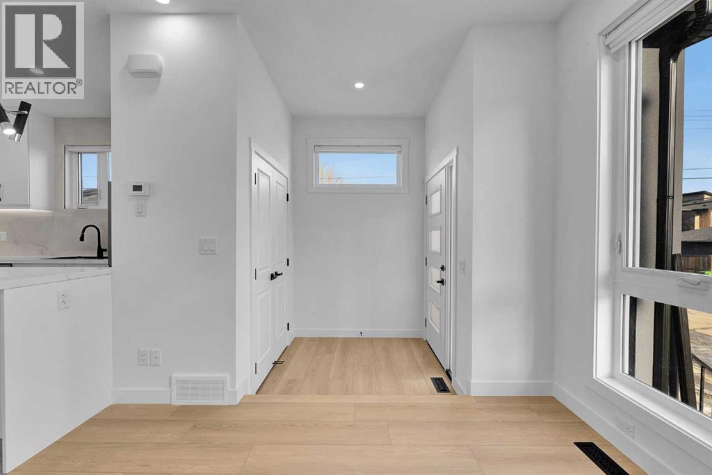 Row / Townhouse for Sale in 2609 1 Street NE|Calgary, Alberta T2E1X8 5