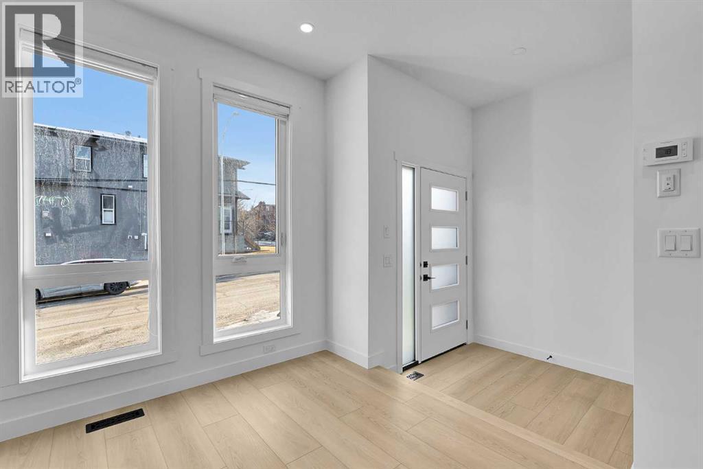 Row / Townhouse for Sale in 2605 1 Street NE|Calgary, Alberta T2E1X8 5