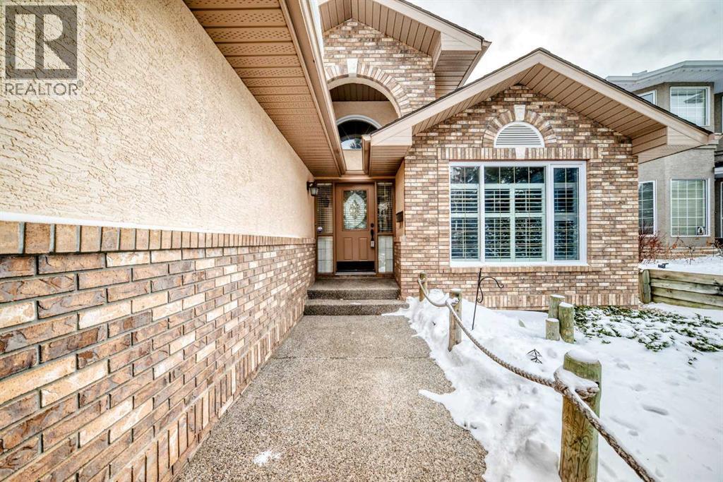 House for Sale in 256 Evergreen Court SW|Calgary, Alberta T2Y2X5 2