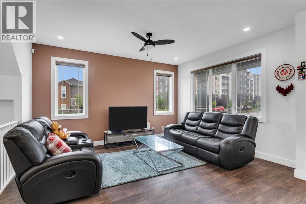 House for Sale in 111 Cityside Road NE|Calgary, Alberta T3N1E1 5