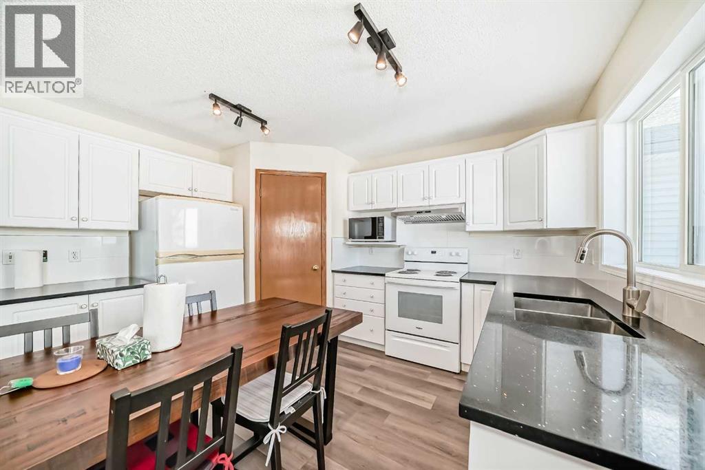 House for Sale in 136 Citadel Crest Circle NW|Calgary, Alberta T3G4G3 5