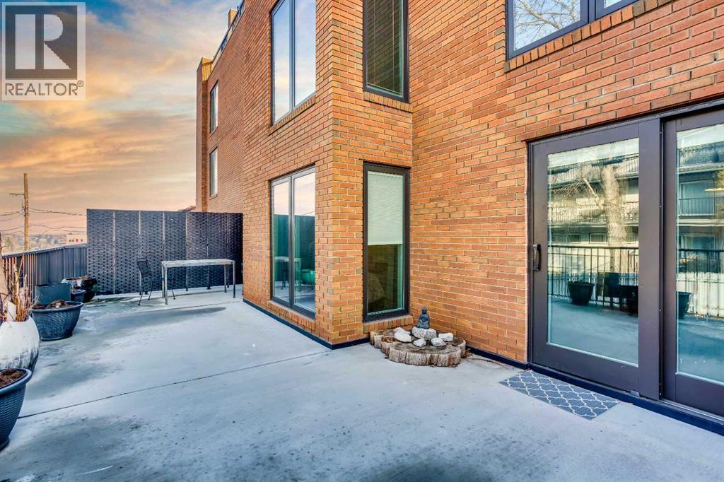 Apartment for Sale in 102, 350 4 Avenue NE|Calgary, Alberta T2E0J3 2